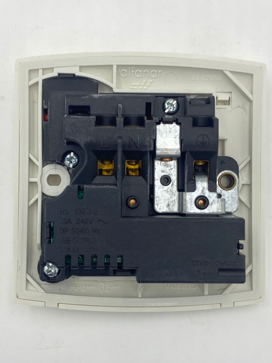 Alfanar 13A Switched Socket with  USB